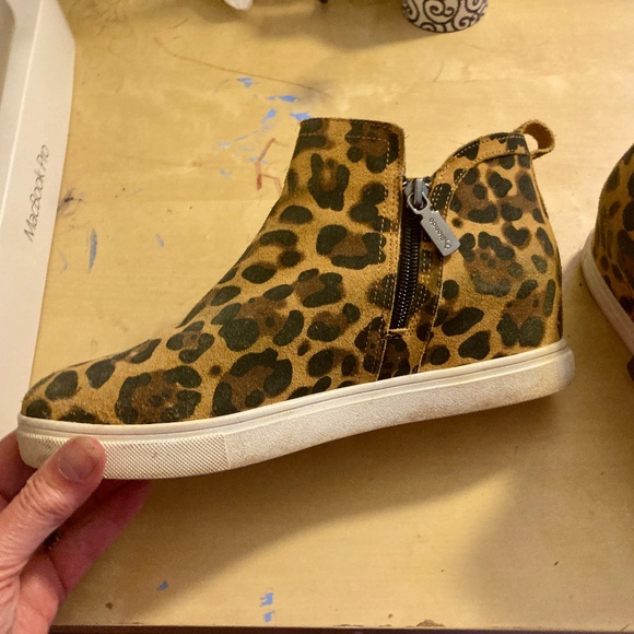 Blondo Leopard-Print Waterproof Booties - Picture 5 of 5